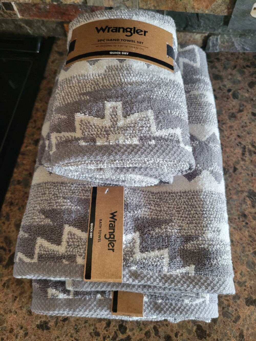 Wrangler NWT 4pc set Plains Creek Grey & white bath towel & hand towel
